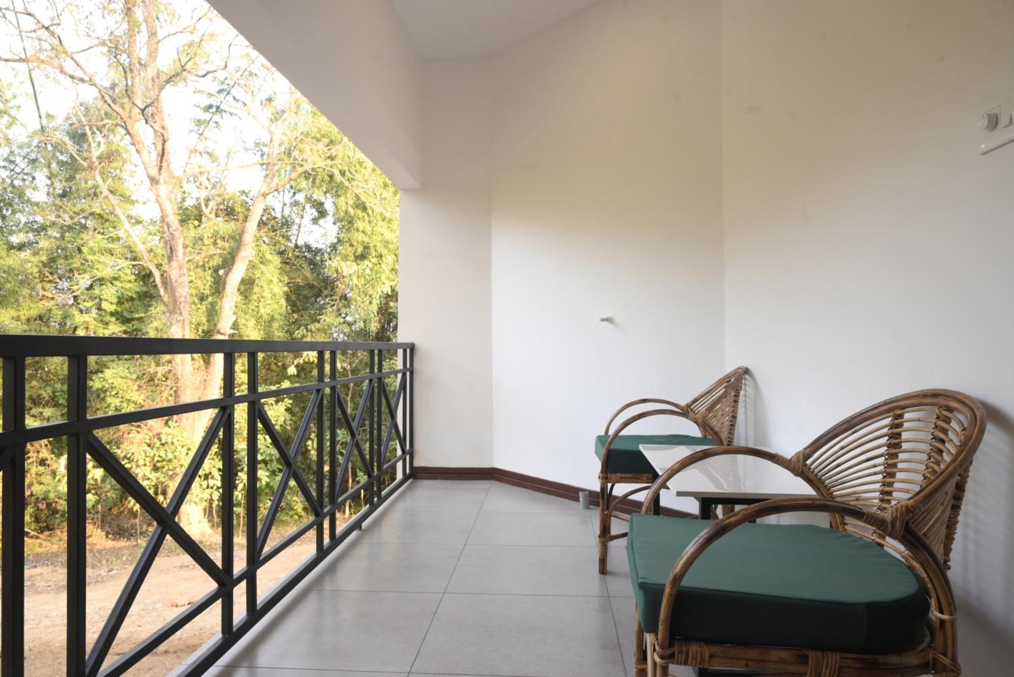 Landmark Woods Hotel Kaziranga Ngoại thất bức ảnh