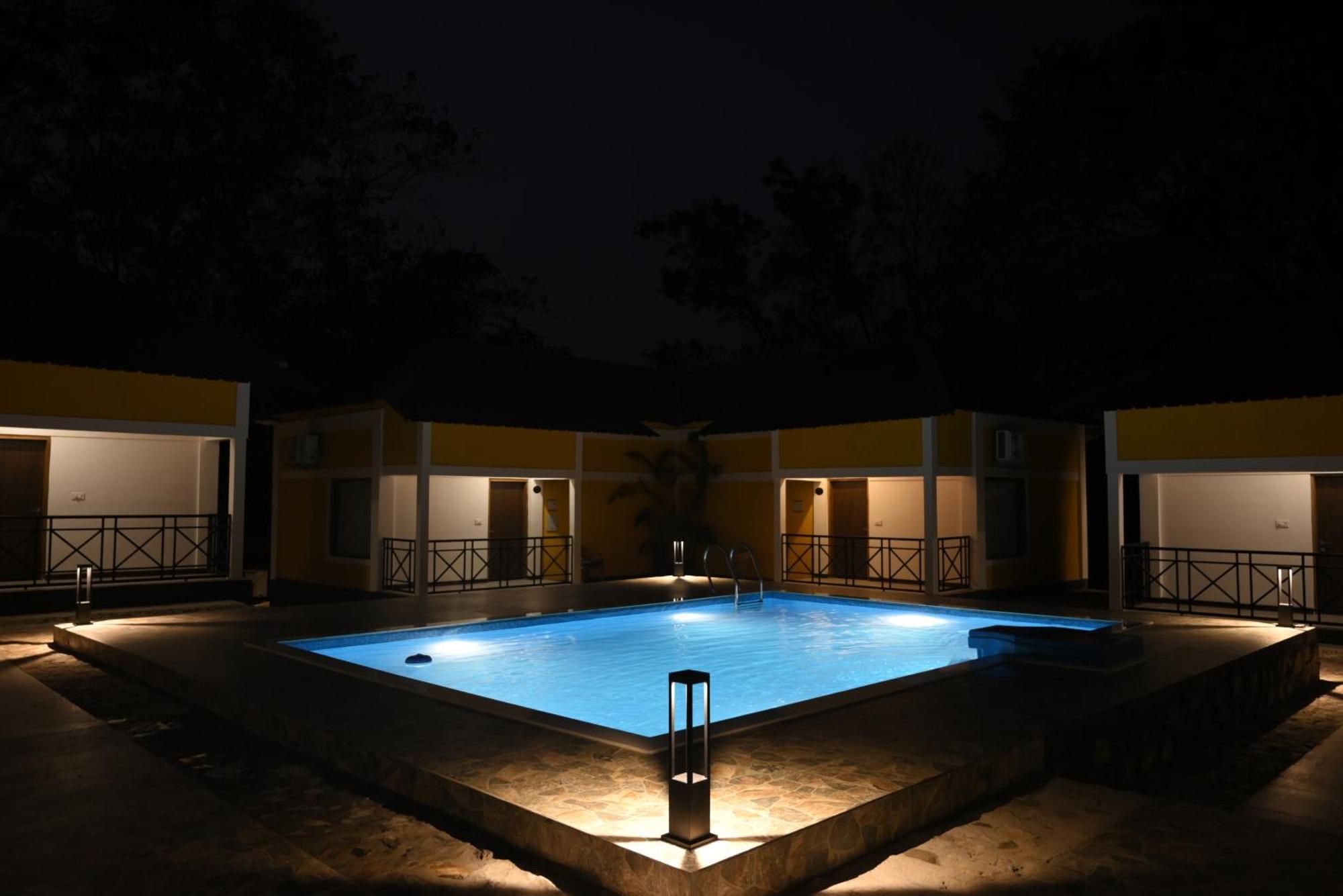 Landmark Woods Hotel Kaziranga Ngoại thất bức ảnh