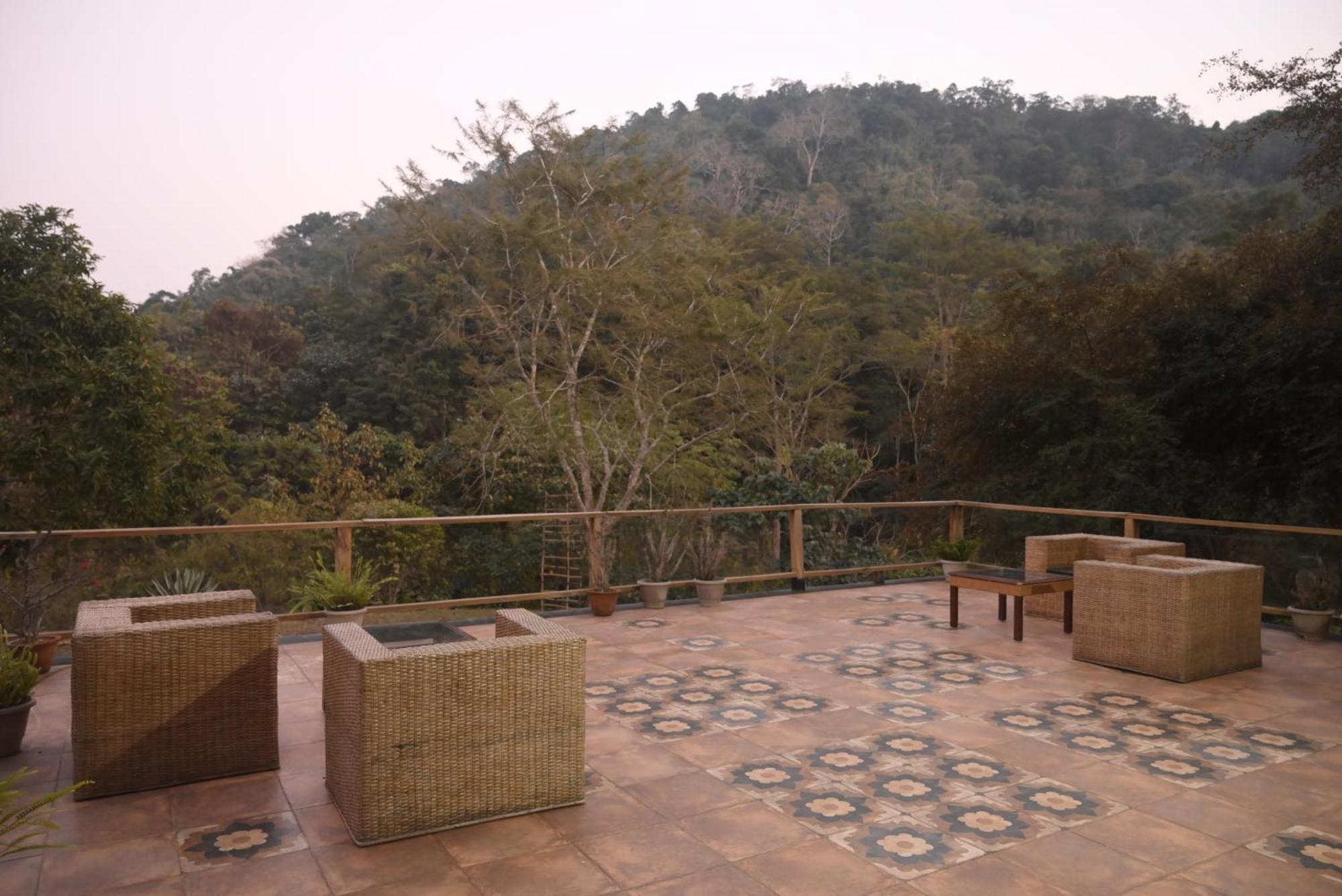 Landmark Woods Hotel Kaziranga Ngoại thất bức ảnh
