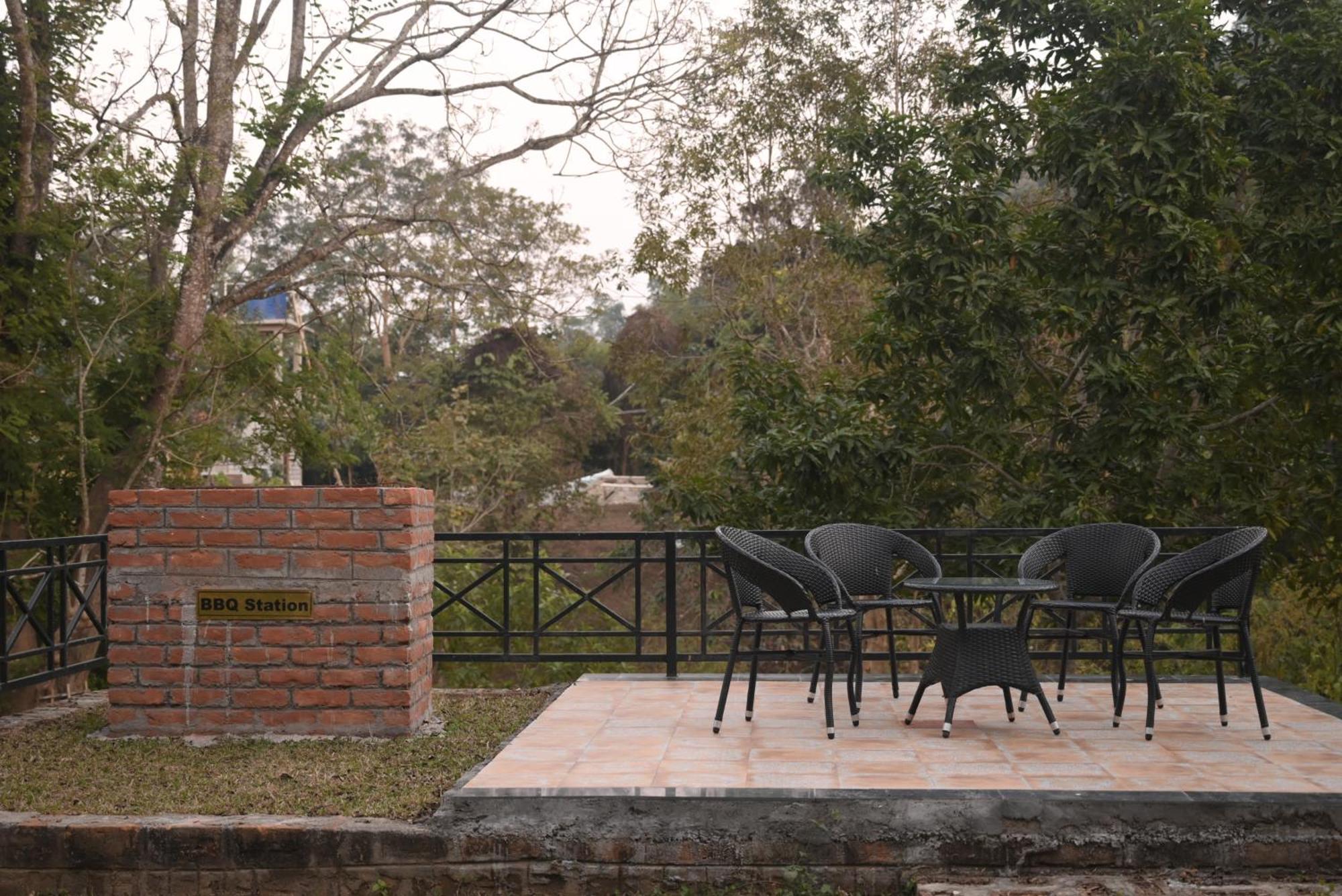 Landmark Woods Hotel Kaziranga Ngoại thất bức ảnh