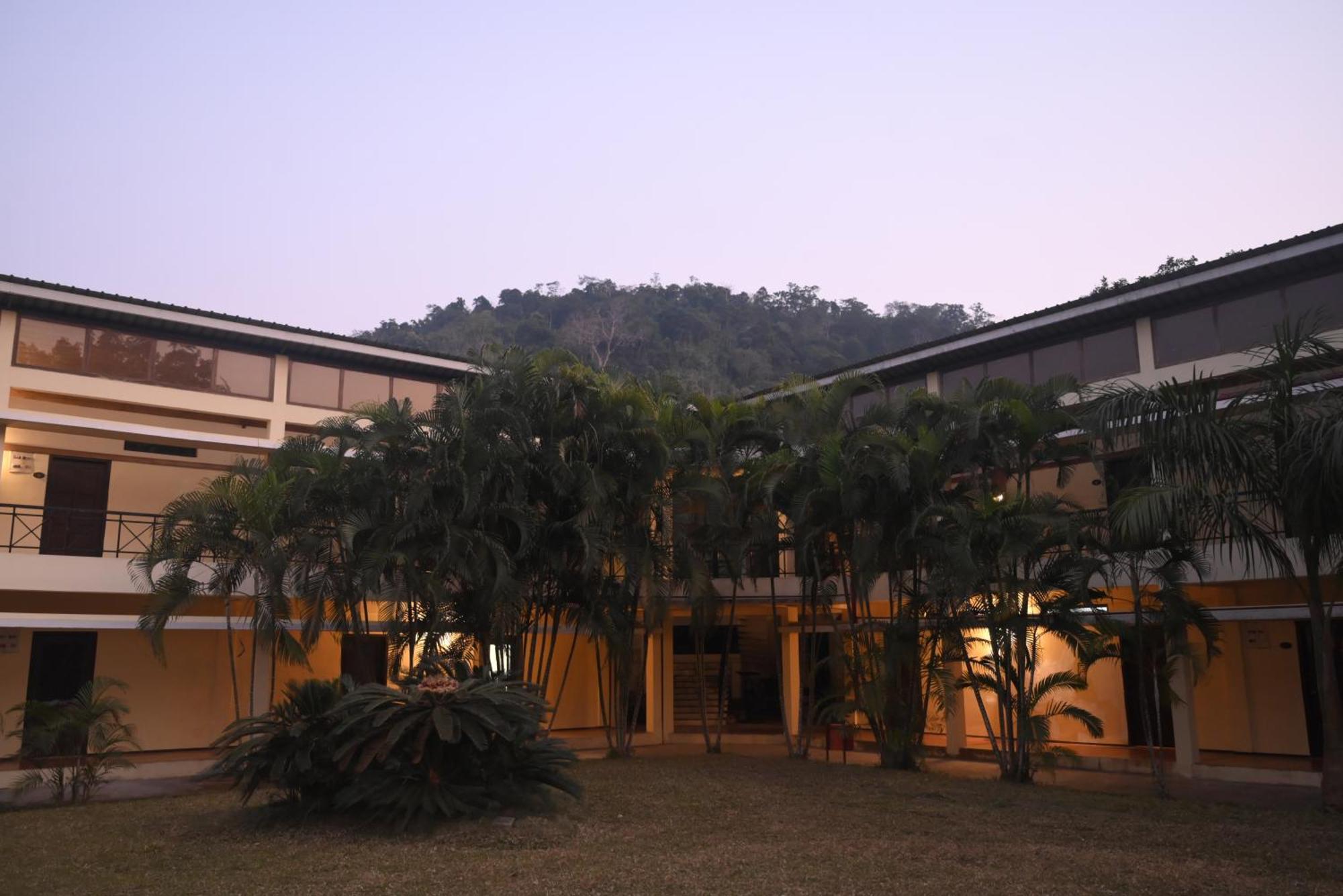 Landmark Woods Hotel Kaziranga Ngoại thất bức ảnh