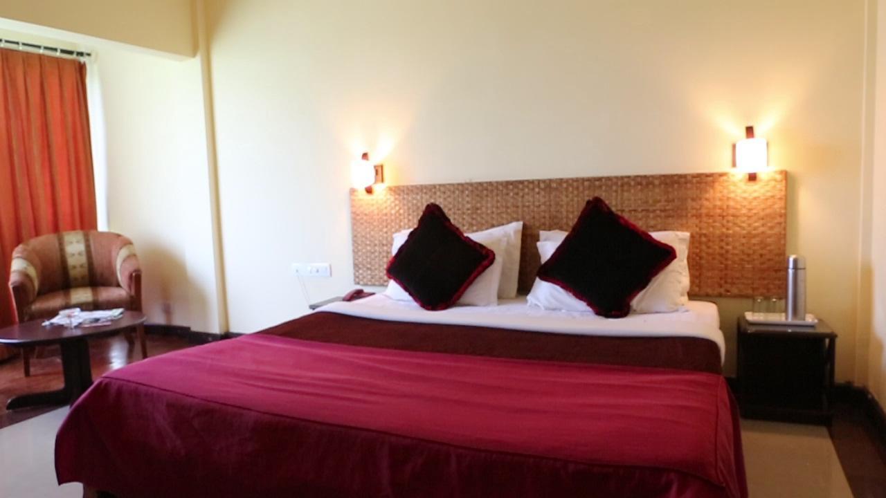 Landmark Woods Hotel Kaziranga Ngoại thất bức ảnh